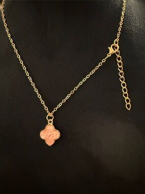 True Stainless steel necklace Gold Chain Necklace with Pink Clover Pendant